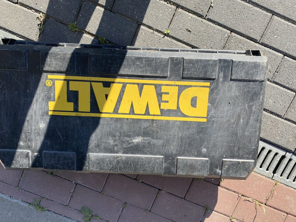 Mlot wyburzeniowy dewalt d25899