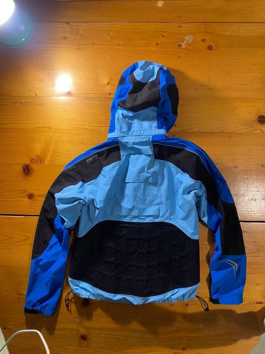 Вітровка gore-tex із надувним клапаном