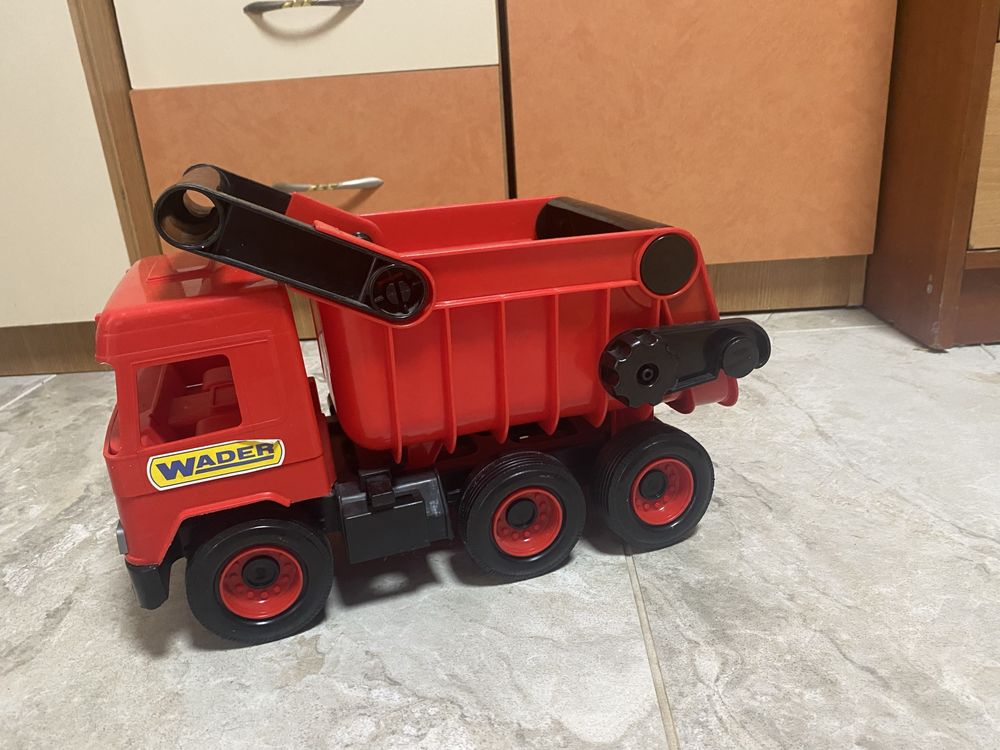 Игрушка для детей Wader самосвал красный Middle Truck