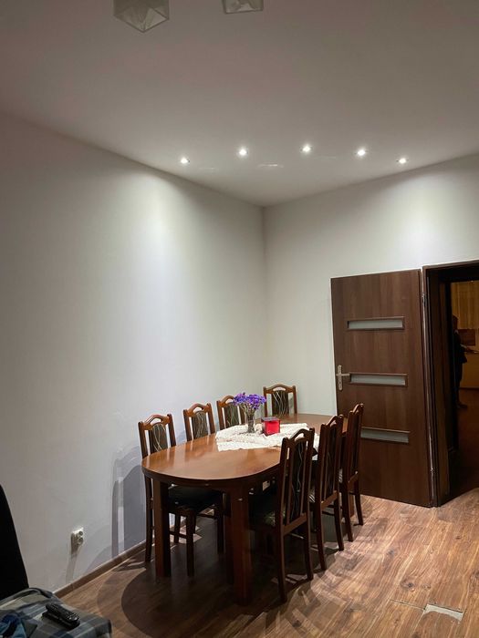 Sprzedam mieszkanie trzypokojowe.