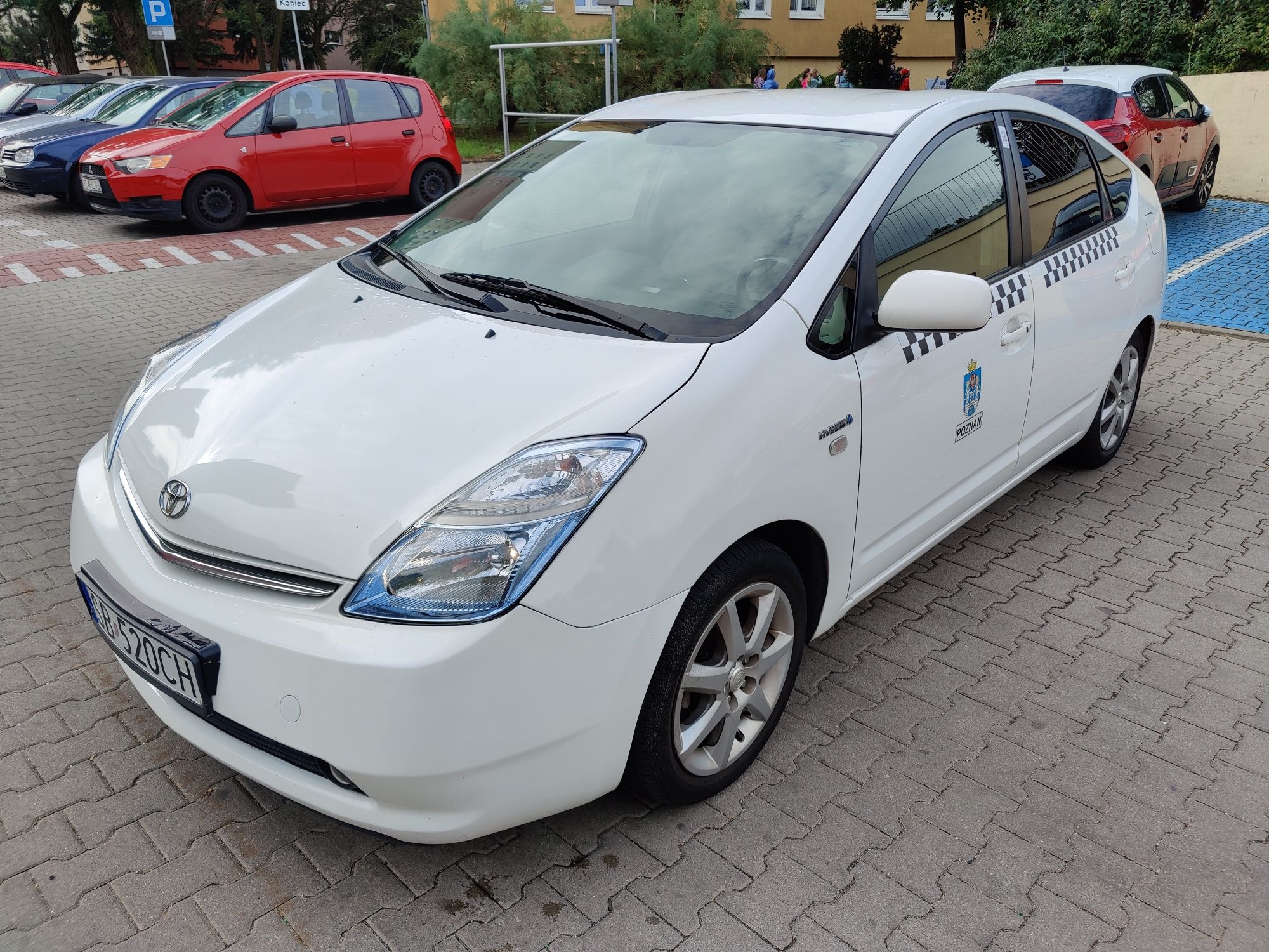 Prius hybryda + gaz, 600 zł za tydzień, licencją na Poznań i okolice