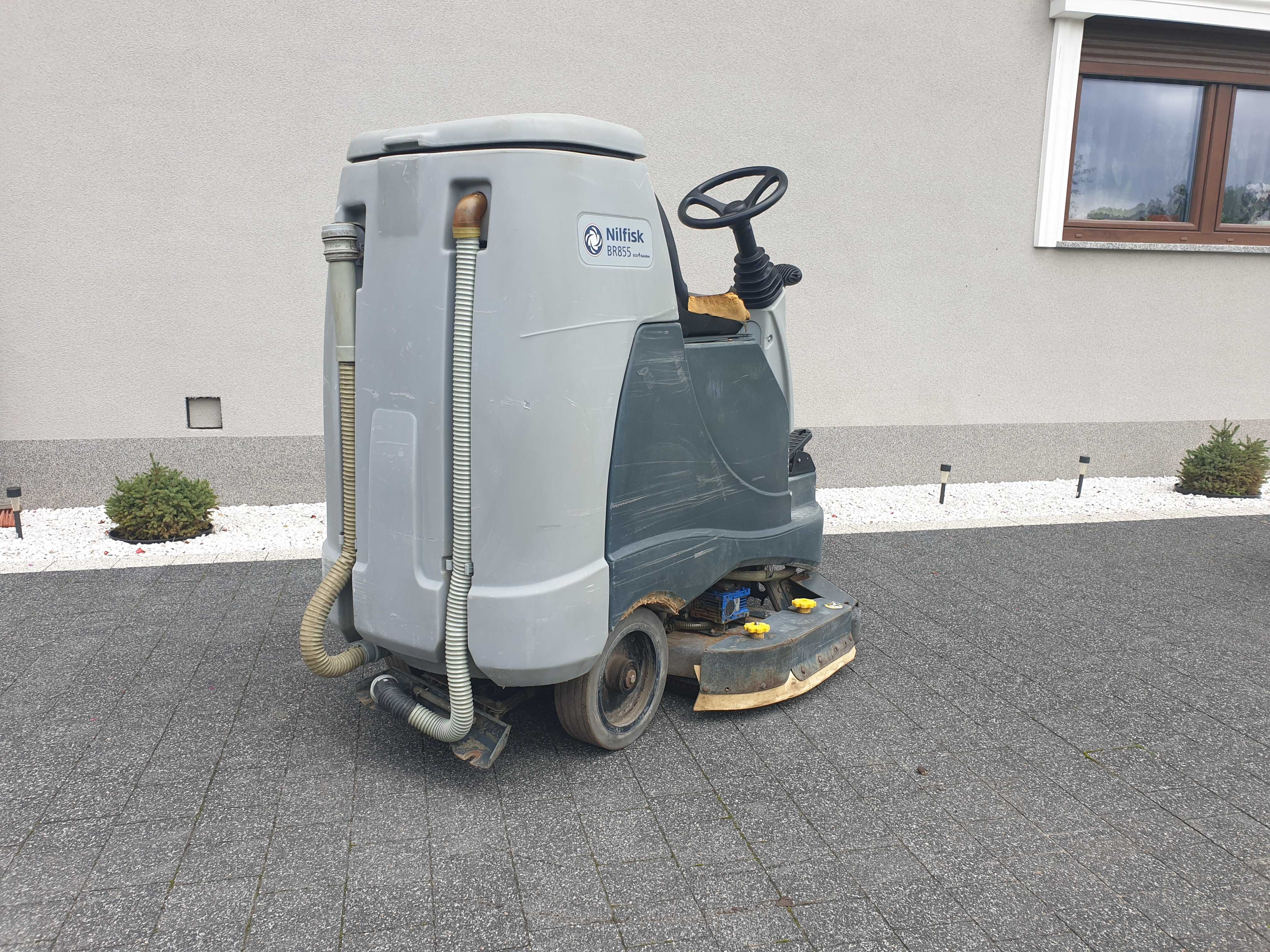Szorowarka NIlfisk BR855 nowe baterie