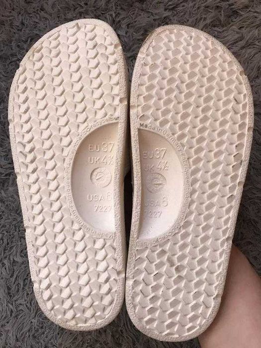 Жіночі шльопанці на літо