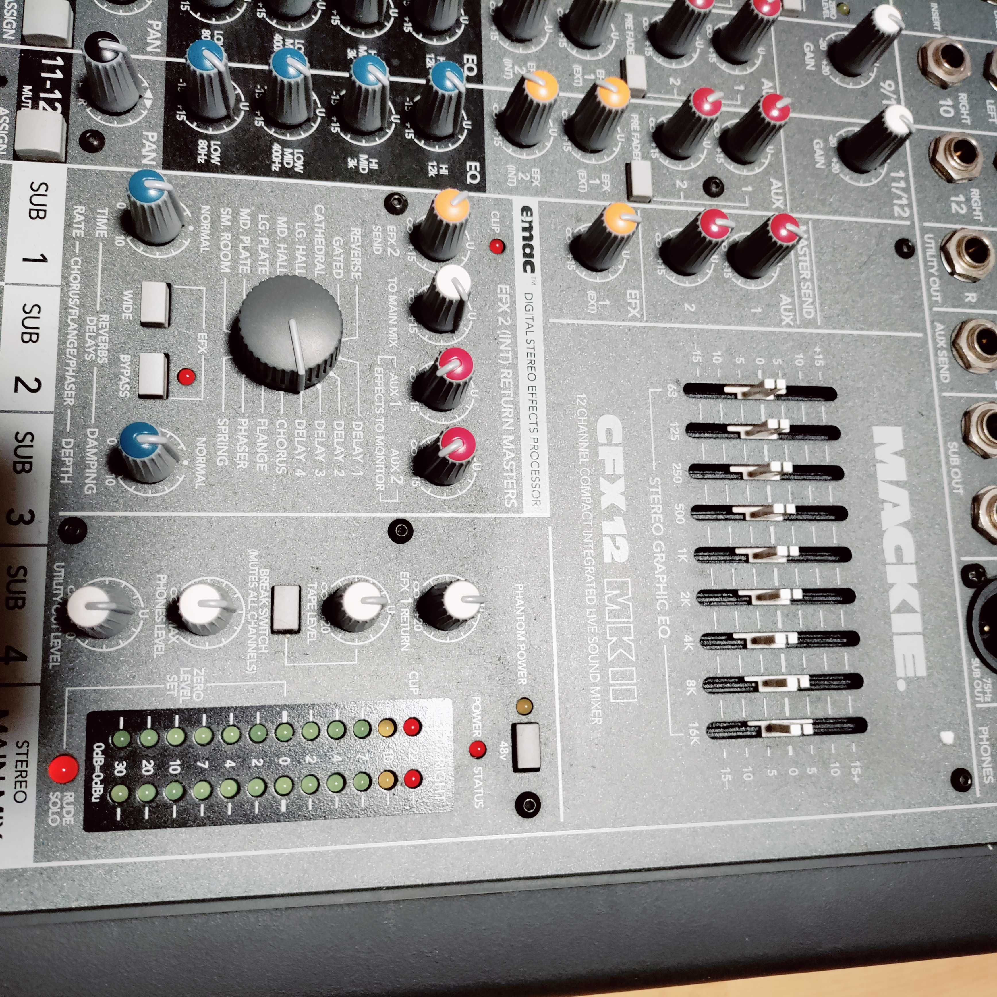 Mackie CFX 12 mixer