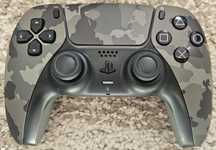 Oryginalny Dualsense PS5 Grey Cammo analogi Halla - koniec z dryfem