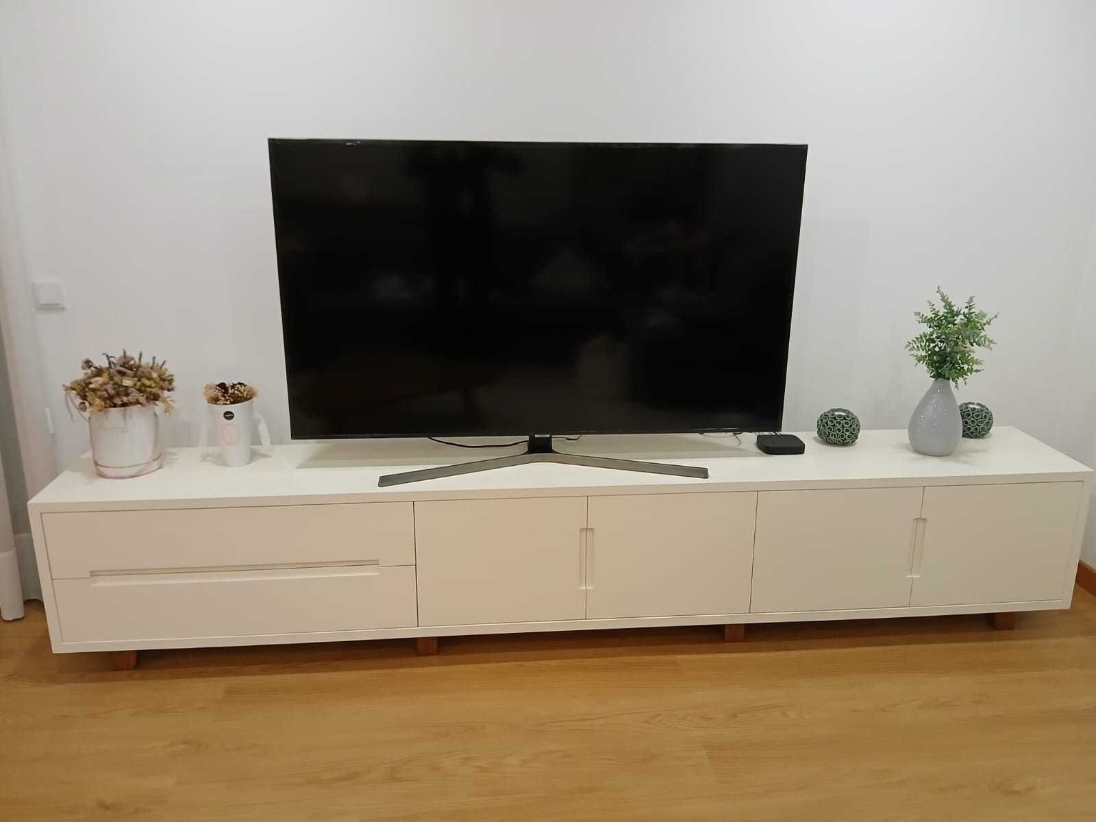 Móvel TV Lacado Branco - 3,00x0,45m - Design exclusivo