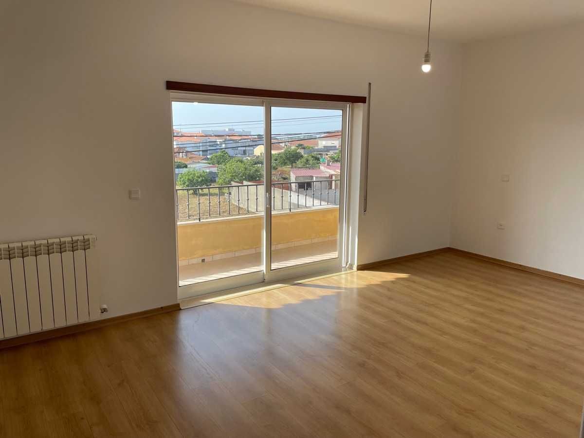 Apartamento T3 a alugar na Marinha Grande (Boavista)
850 €