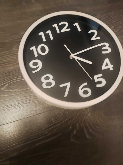 Zegar ścienny 30 cm Nowy