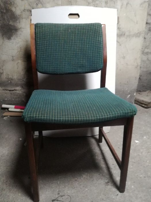 krzesła z PRL w stylu Vintage