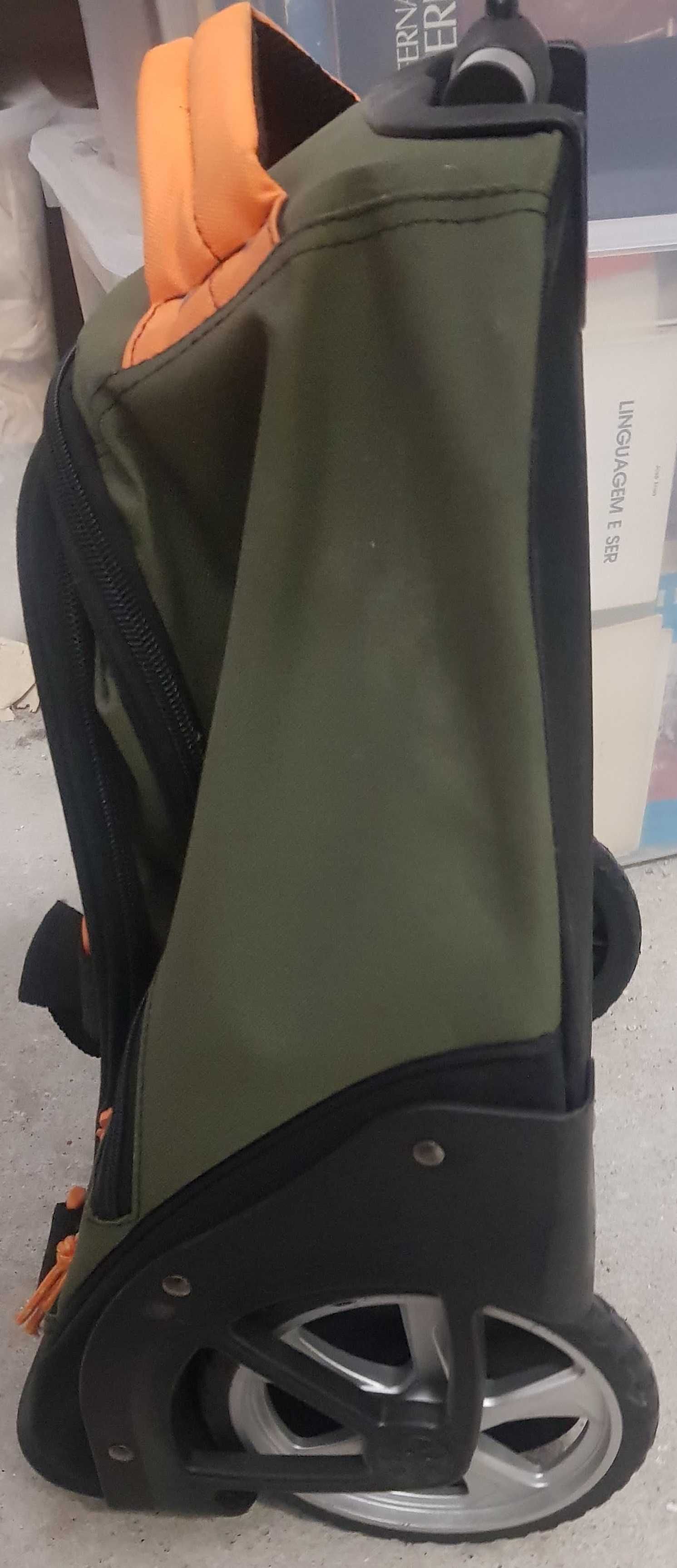 Mochila com rodinhas