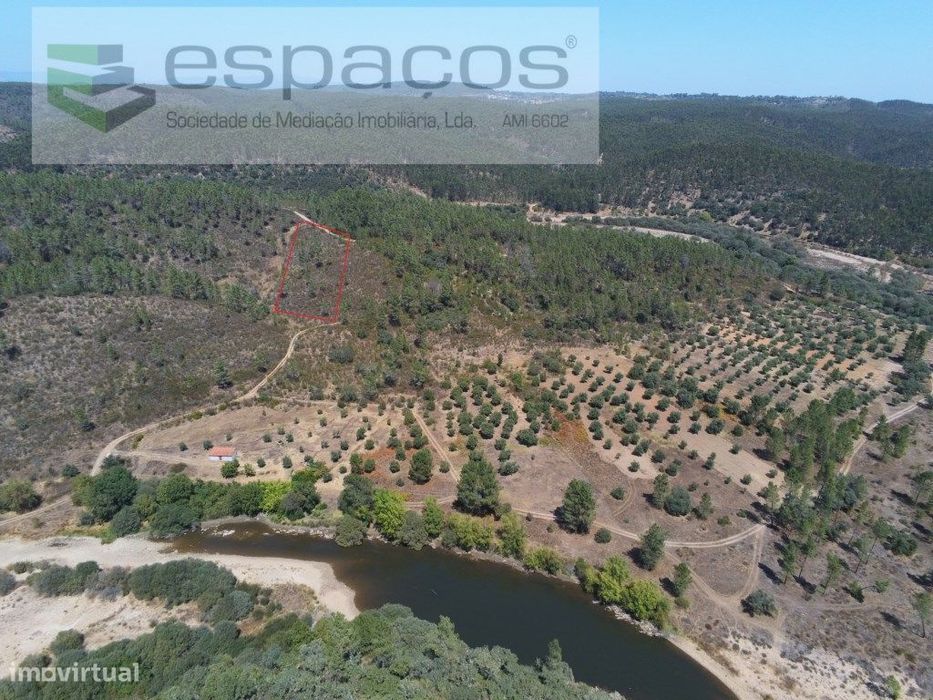 Terreno próximo do rio