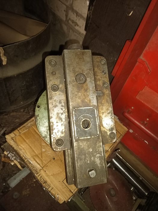 Довбальна головка до фрезерно станка 676