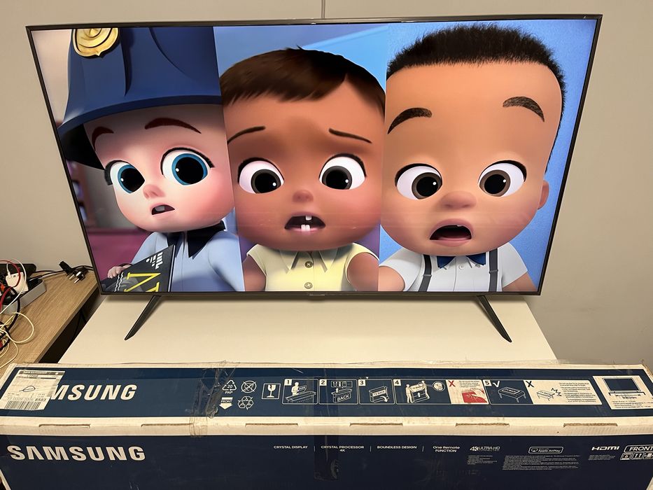 Samsung Crystal UHD 55 дюймів великий телевізор