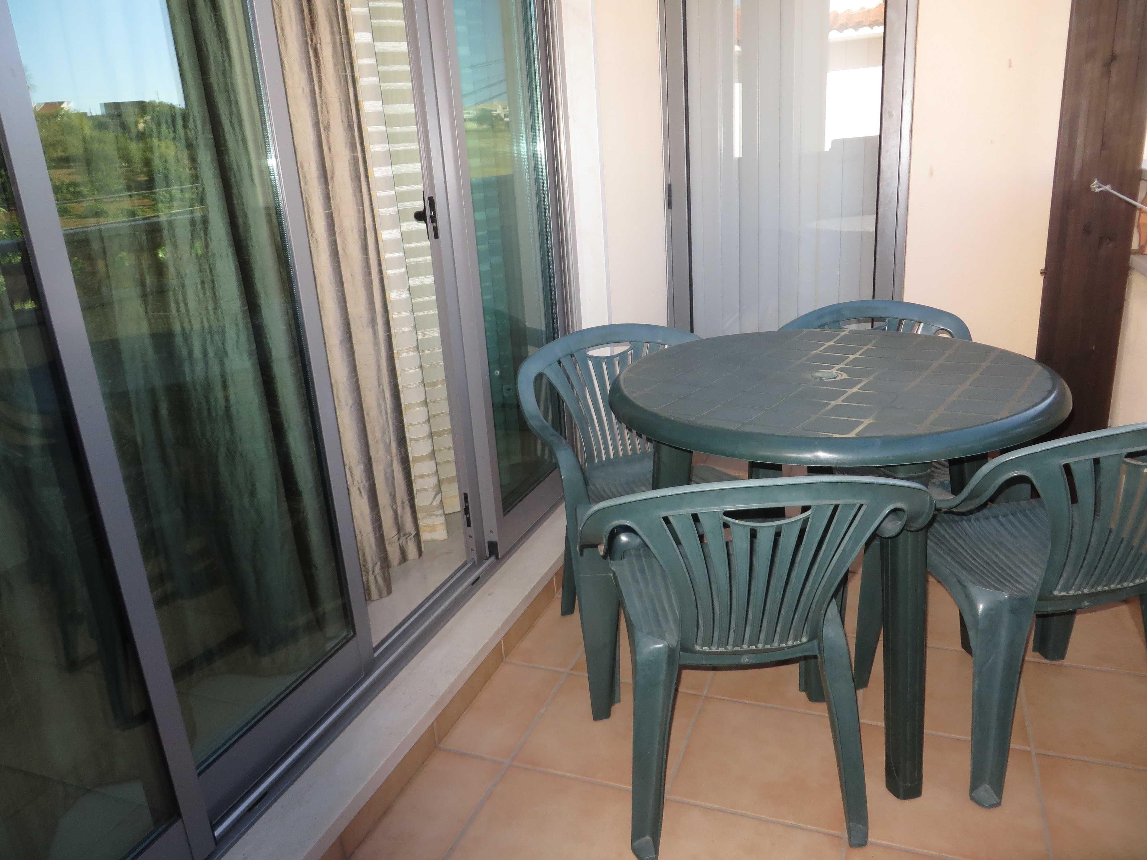 Apartamento T1+ 2 ad+2 cr Vale Parra Cond. Priv. SÓ PARA SETEMBRO!