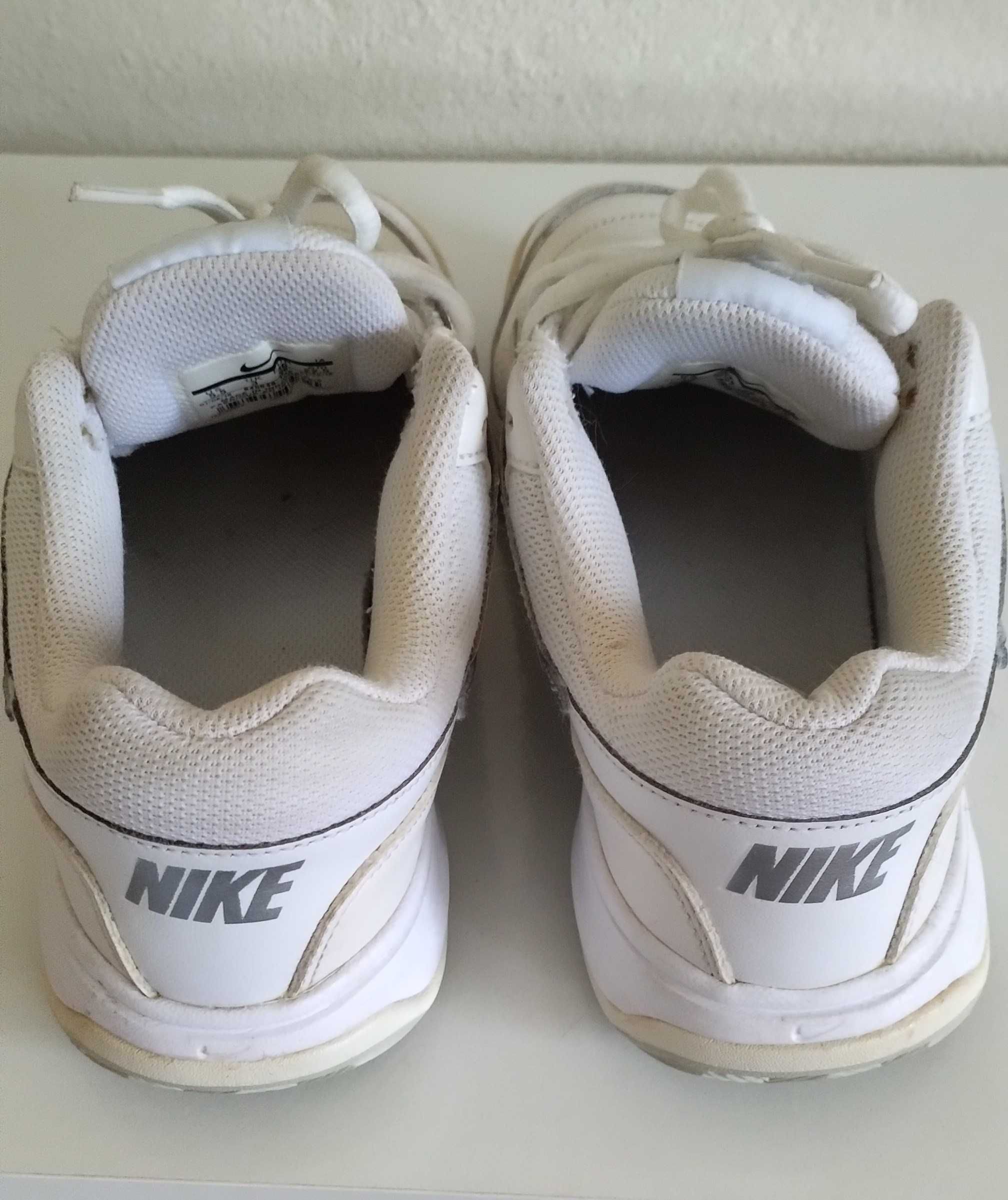 Sapatilhas Nike - brancas