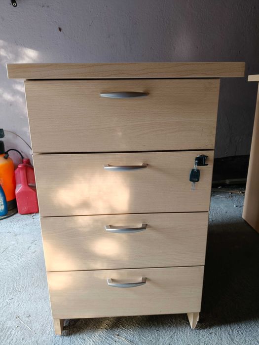 Meble biurowe, biurka, kontener, krzesła