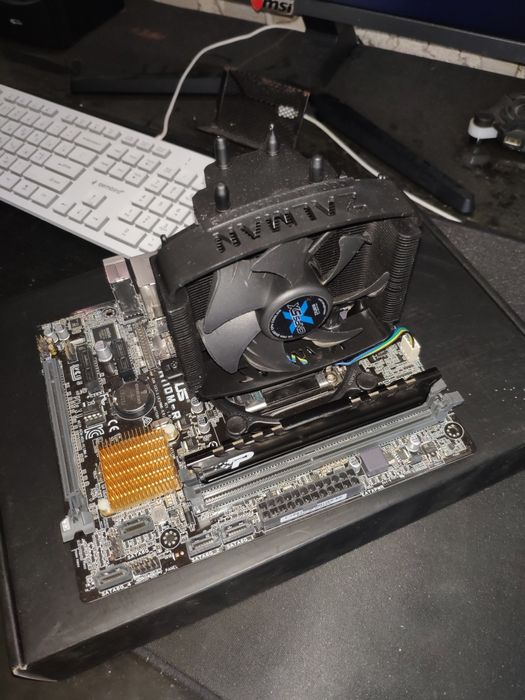 Комплектом xeon/8gb/h110m-r/zalman