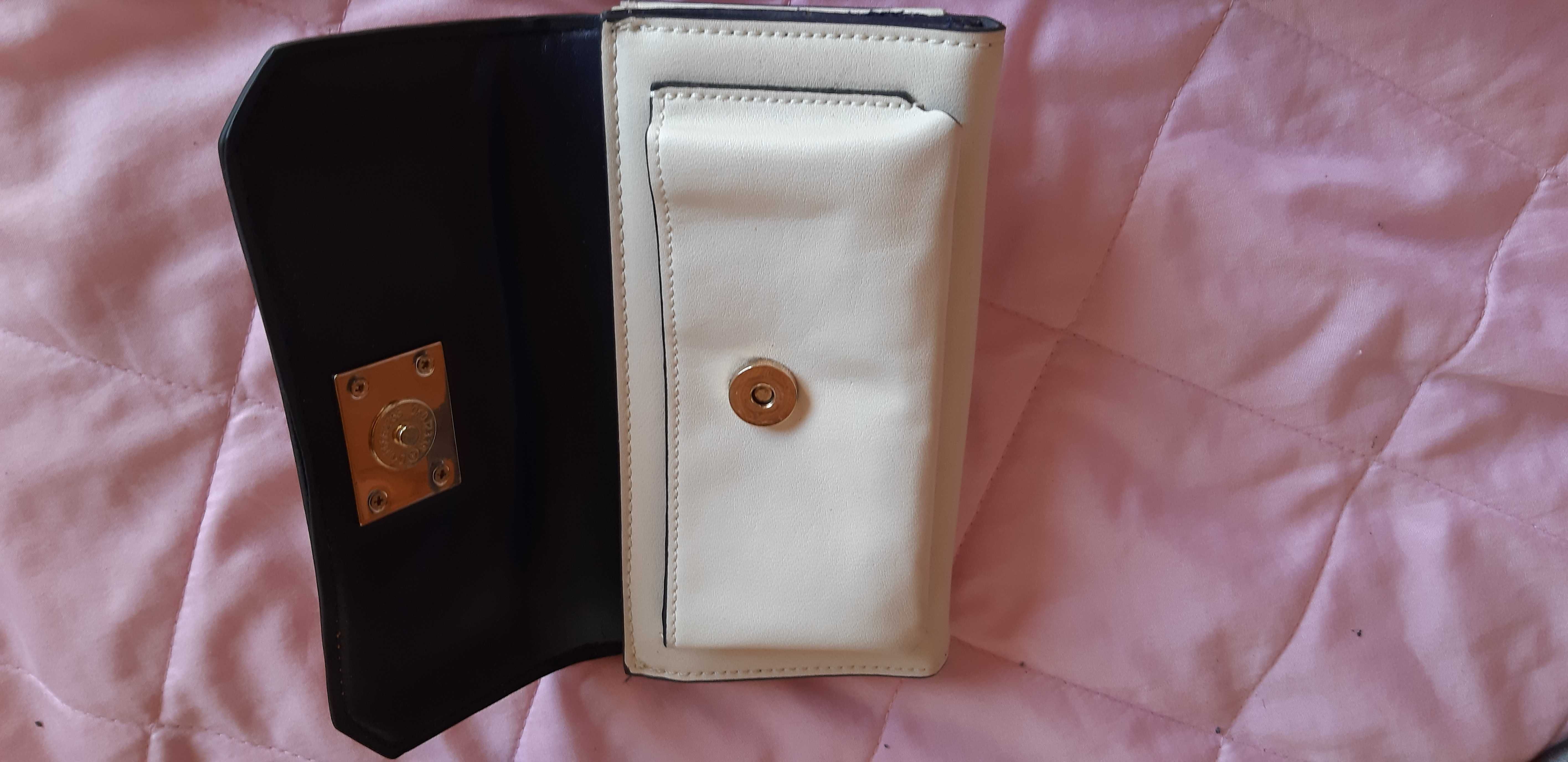 Vendo duas malas (uma tipo mochila) e uma carteira, praticamente novas