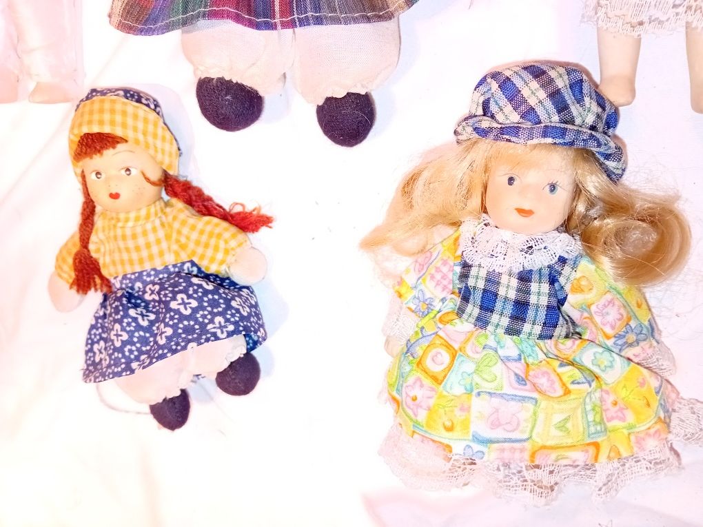 Conjunto de 6 Bonecas Antigas em Porcelana