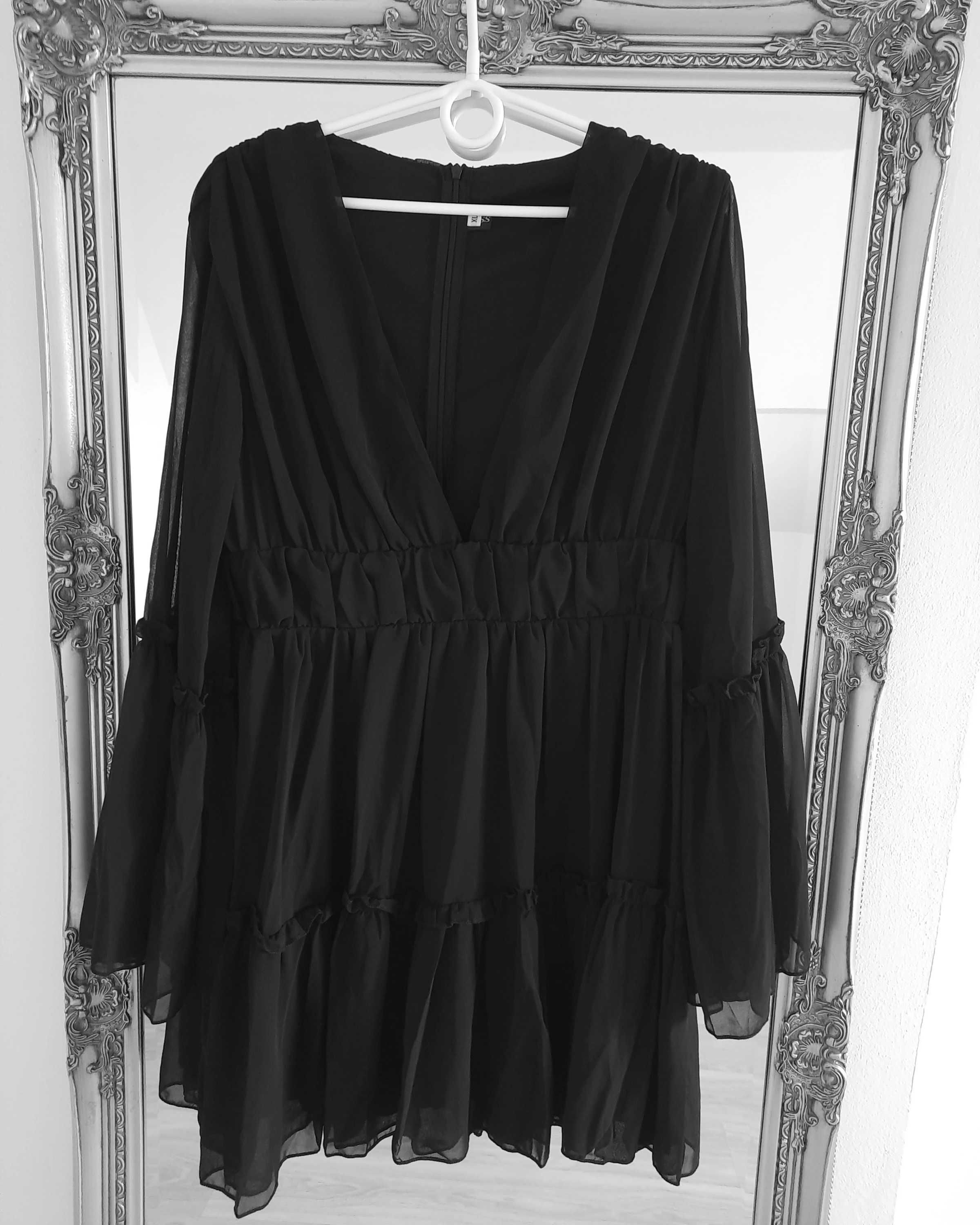 Czarna sukienka z falbankami