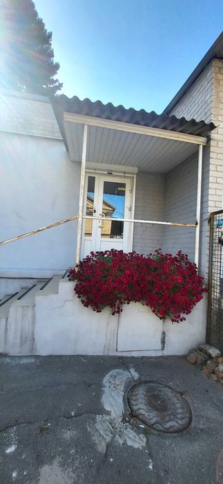 Продаж приміщення з мебелью та з обородованієм вул. Космічна .