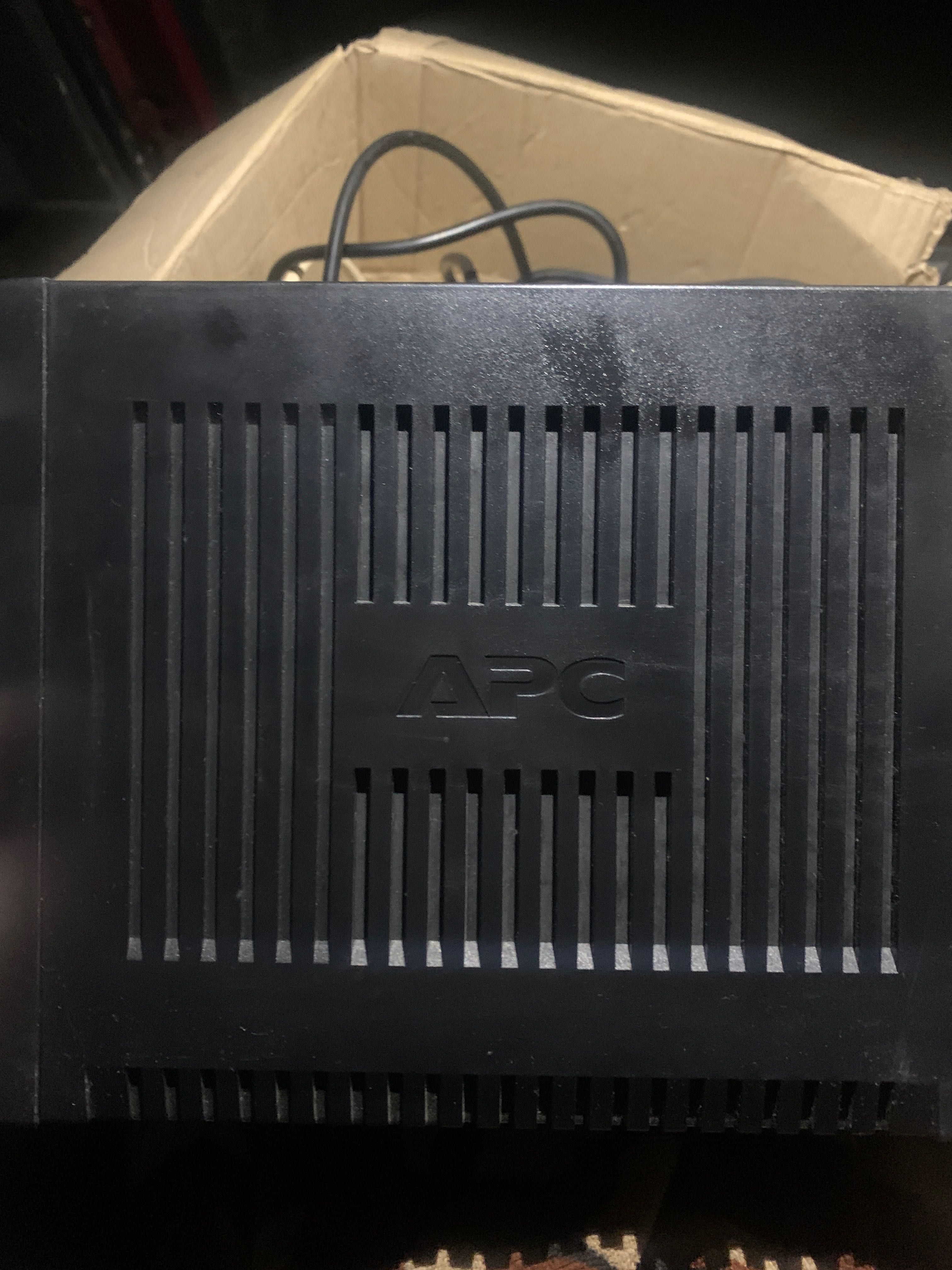 UPS APC Back-ups 700