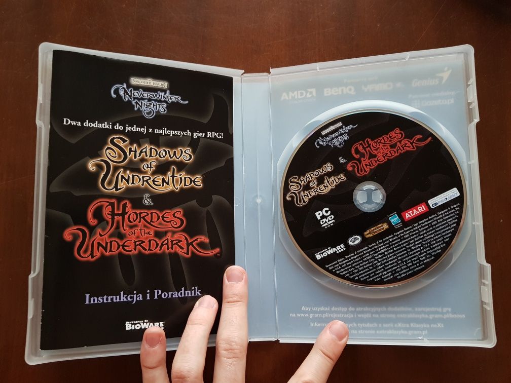 Neverwinter Nights z wszystkimi dodatkami.