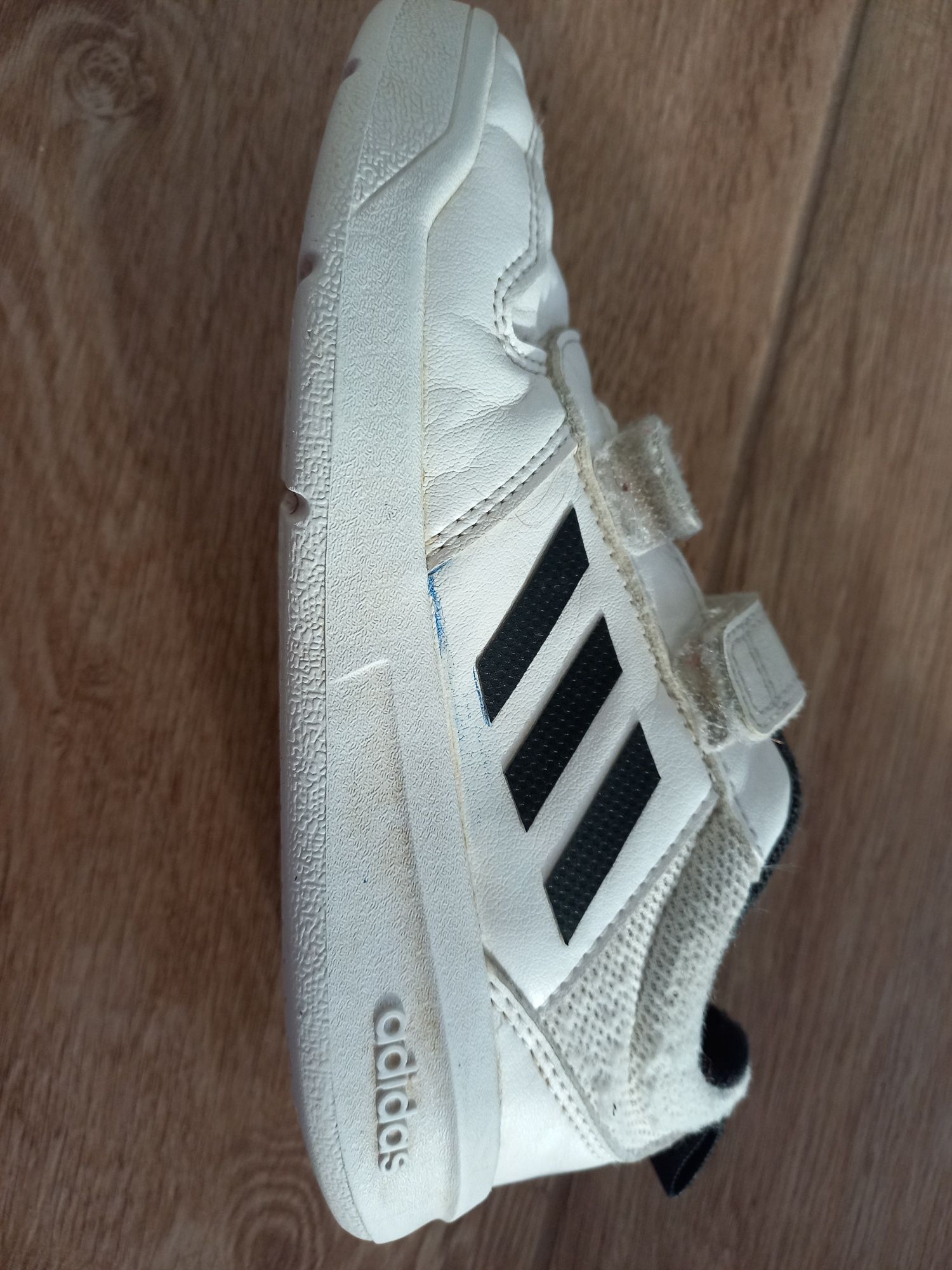 Buty dziecięce adidas.