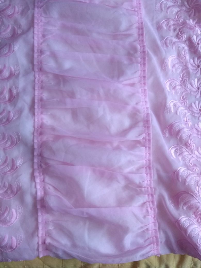 Różowa narzuta na łóżko dla dziewczynki