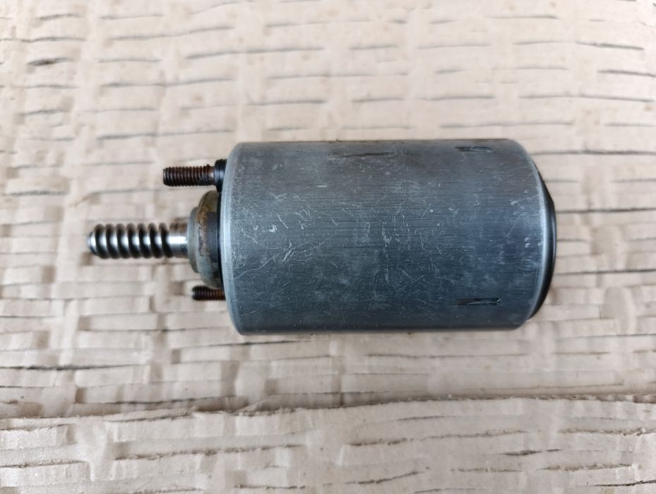 Вальветроник BMW E46 N42, N46 Моторчик вальветроника BMW E46 N42 N46