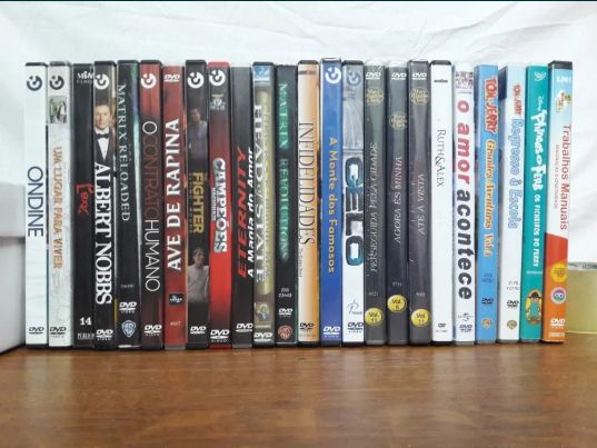 Vários filmes em DVD e VHS