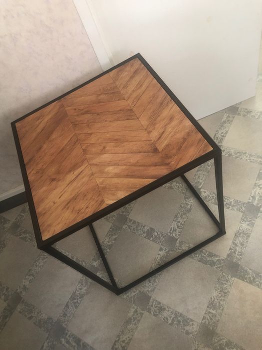 Mesa para apoio para quarto ou sala