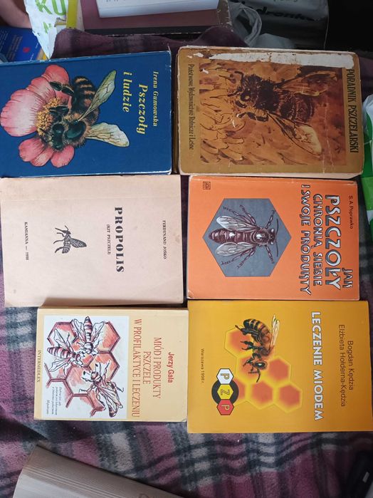 Poradnik pszczelarski 23zł Leczenie miodem 20zł  Pszczoły i ludzie 4zł