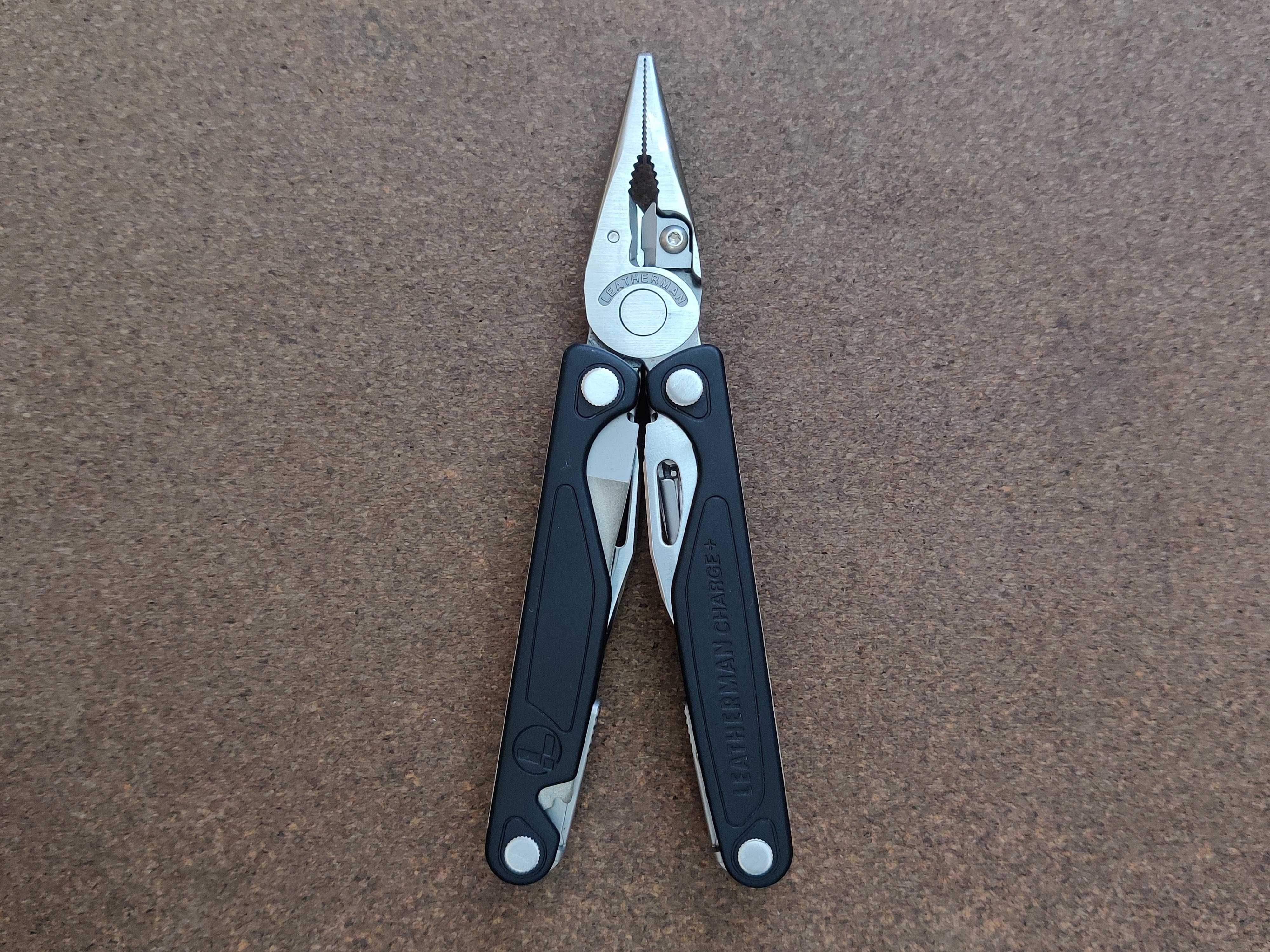 Мультитул Leatherman Charge +