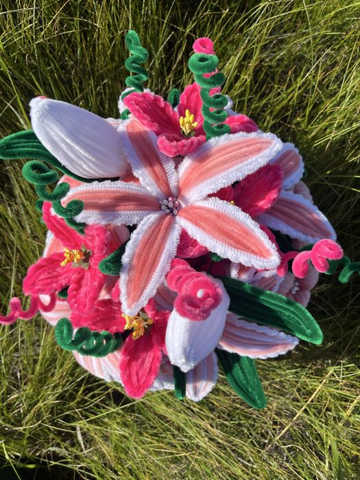 Букет пухнастих квітів