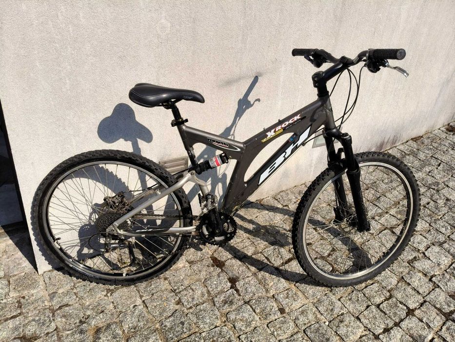 BH X-Rock: Bicicleta BTT Montanha Roda 26 - Perfeita para Iniciantes!