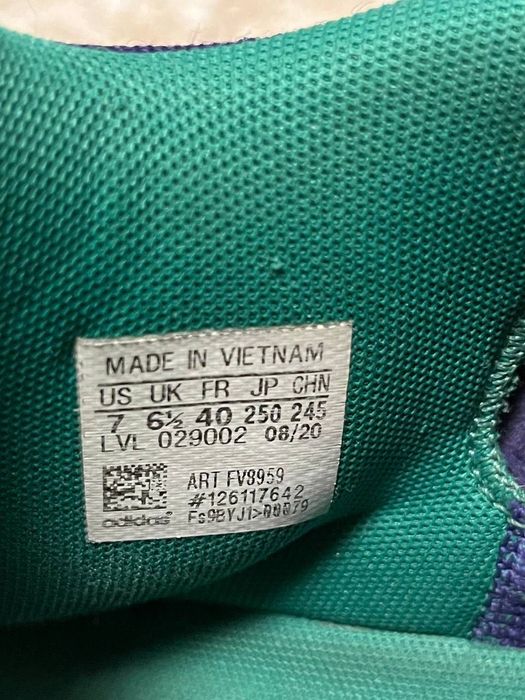 Баскетбольні кросівки adidas issue 2