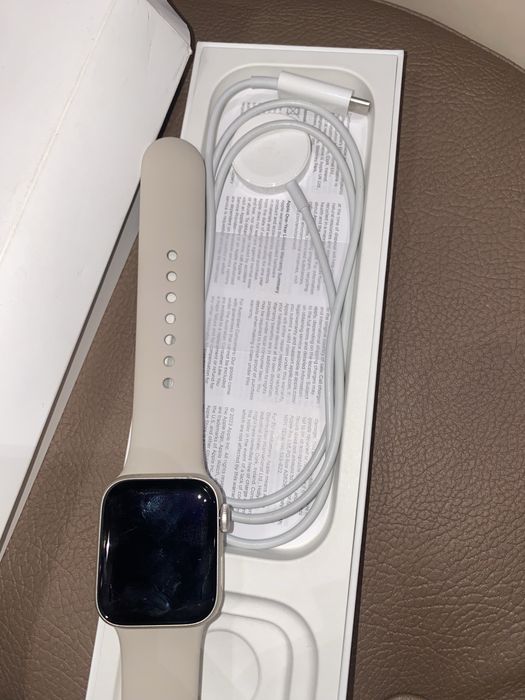 Apple Watch SE 40mm бежевые Б/У.