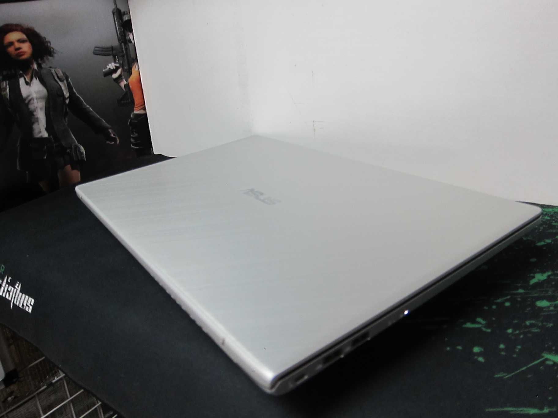 Asus K712/ 17.3" Fhdips 1920 x 1080/Intel i5-1135G7 4.20 GHz/Ram 16 gb