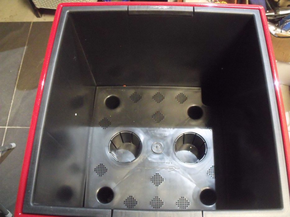 Donica z systemem nawadniania Lechuza Cubico 40 czerwona