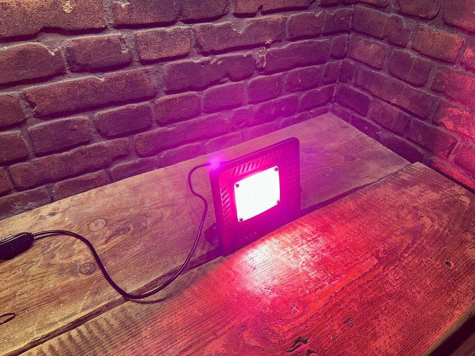 Lampa led fiolet