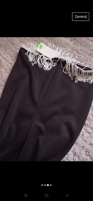 Czarna dopasowana sukienka