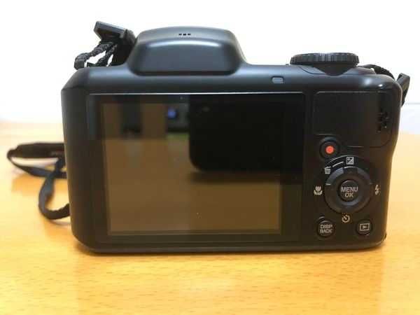 Máquina Fotográfica FUJI FILM FinePix S8600