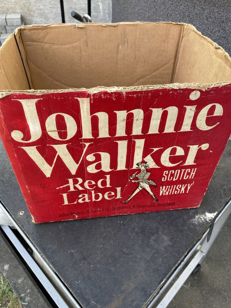 Stary karton po butelkach Johny Walker Red Label
