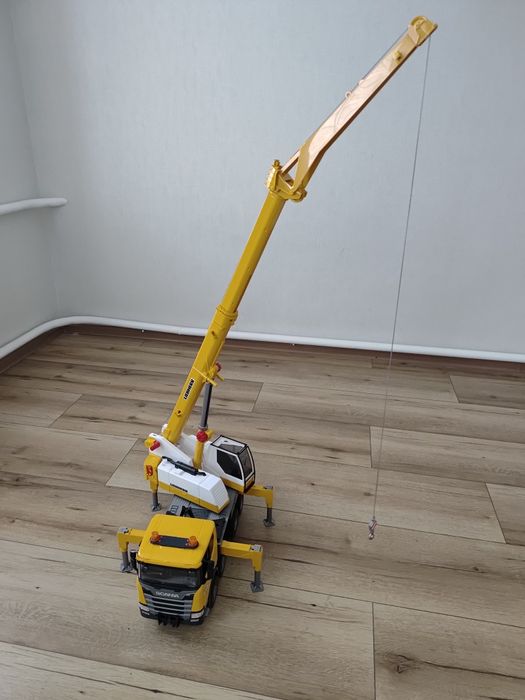 Автокран Bruder SACANIA R 560