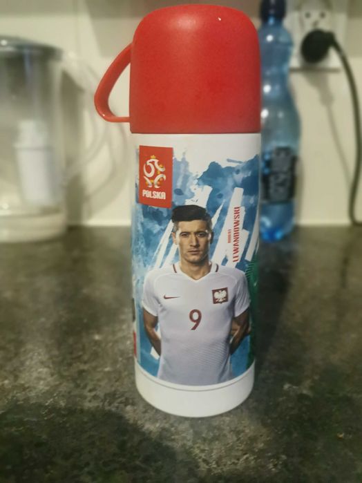 Mały termos z kubkiem motyw polska piłkarze Lewandowski