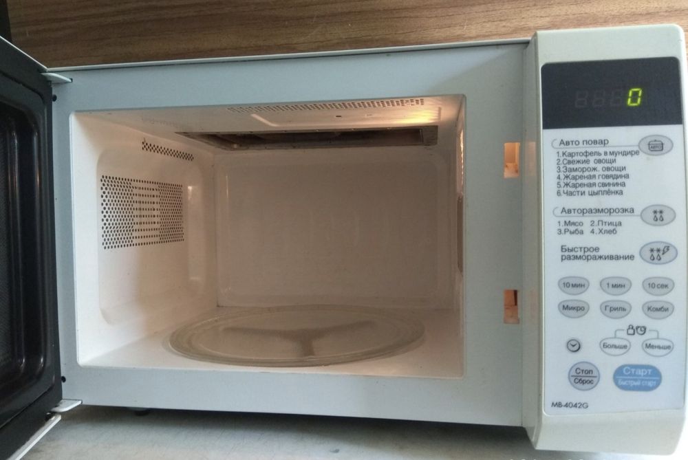 Мікрохвильова піч LG MB4042G