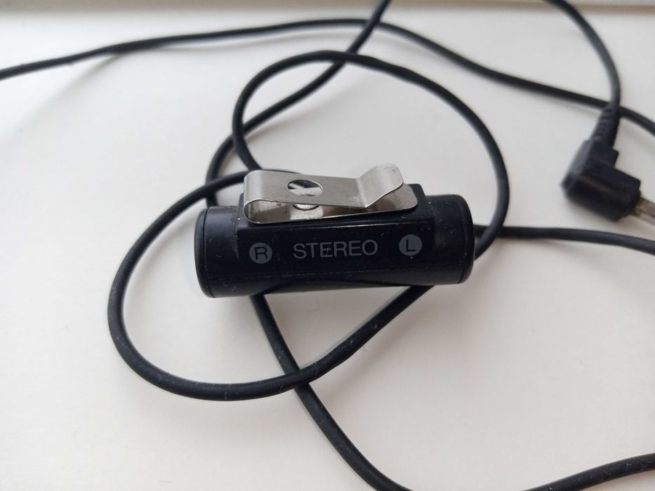 Микрофон SONY внешний на петличке.