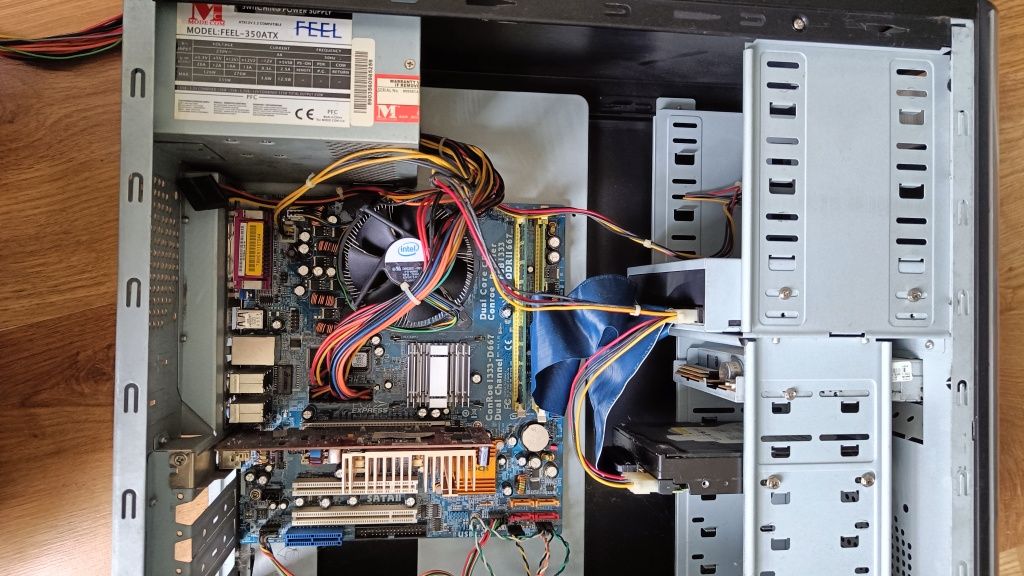 Komputer stacjonarny E2160, 2GB RAM, 160GB, Radeon RX1550 Retro PC
