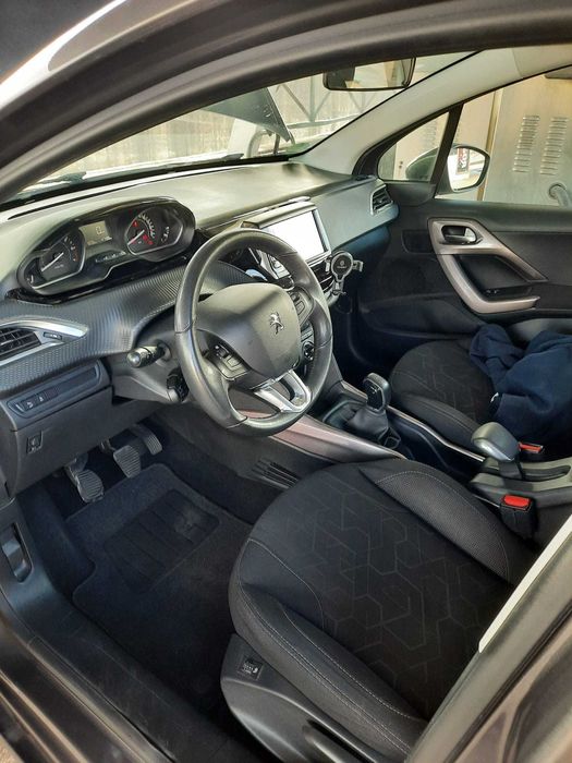 Peugeot 2008  1.2 Pure Tech  com 75KW (100CV) Muito Lindo